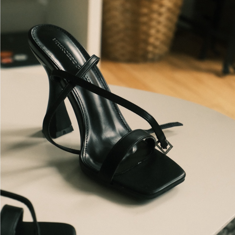 Elegant Black Strappy Heels - Picture 3 of 4